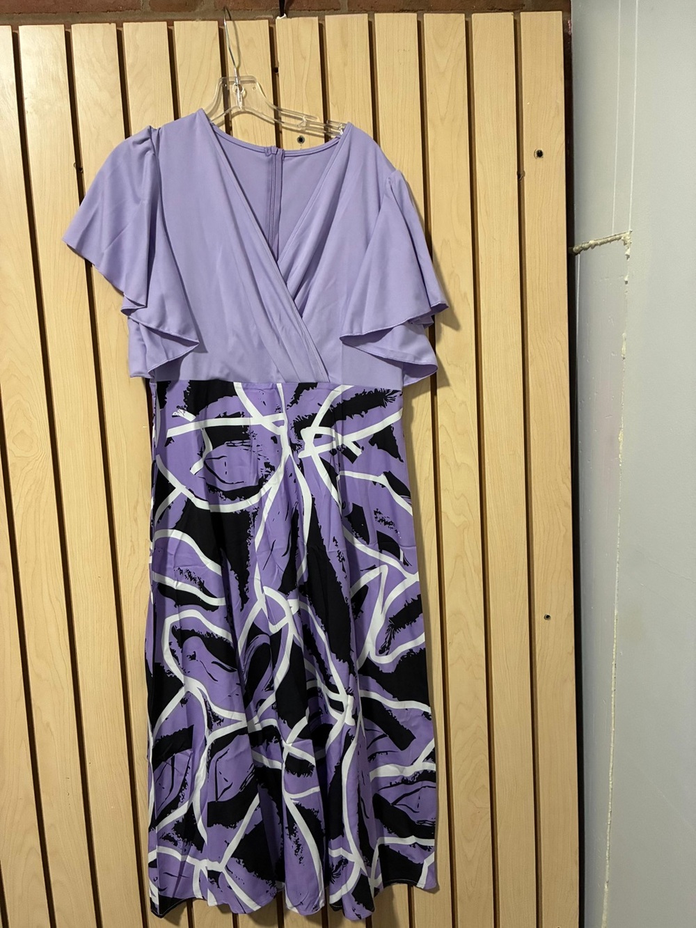 Lilac Flutter-Sleeve Maxi Dress with Abstract Skirt